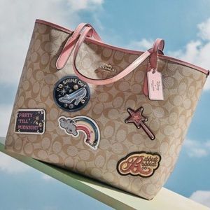 Coach C3724 Disney City Tote in Signature Canvas With Patches Women and wallet❤️